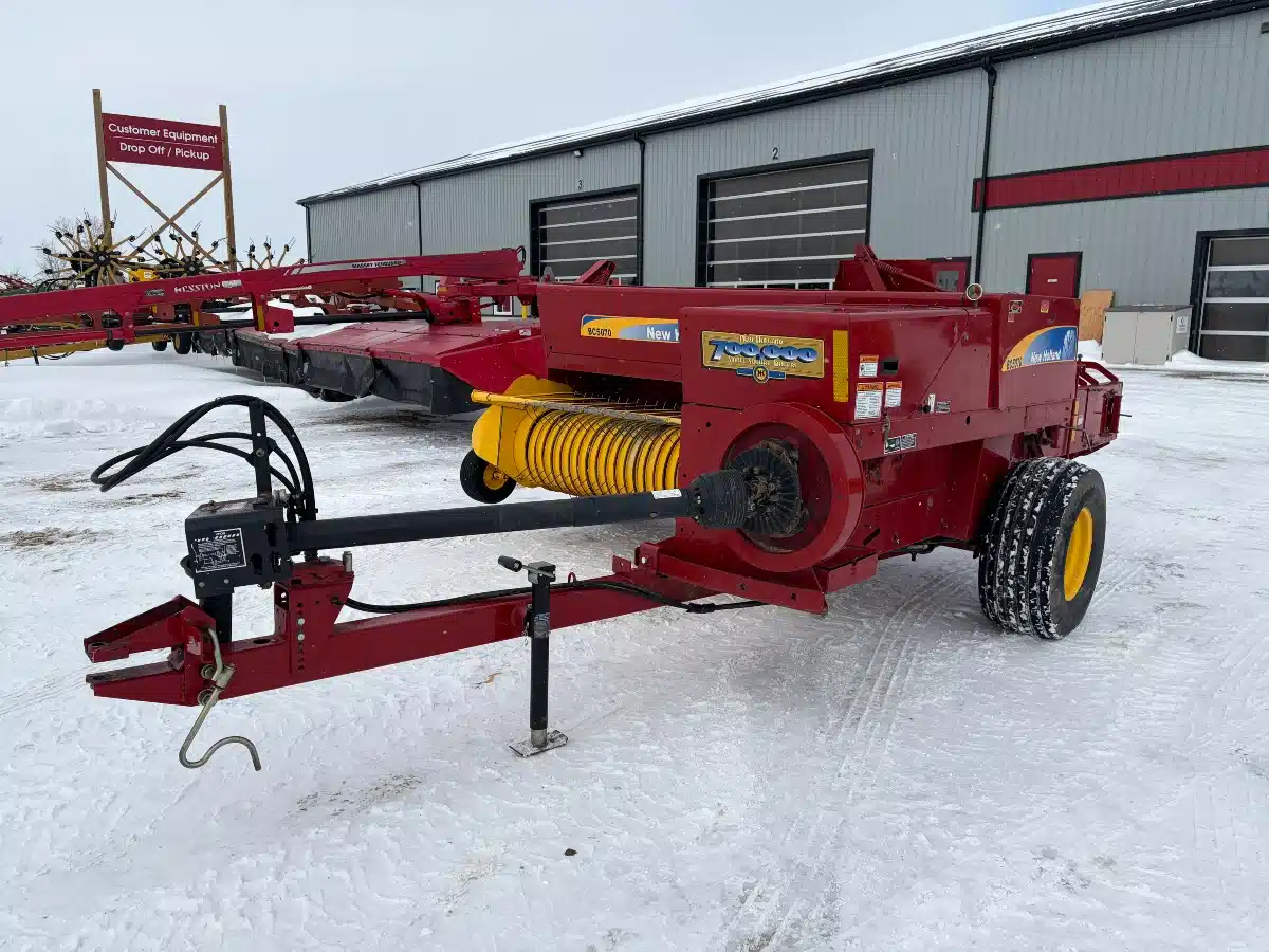Gallery image 2 for New Holland BC5070 Square Baler - Small