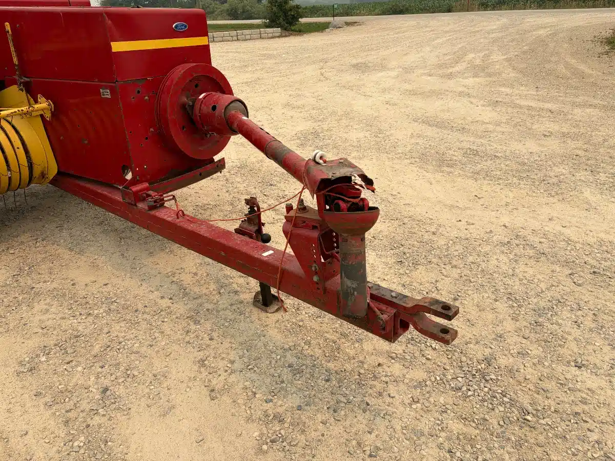 Gallery image 2 for New Holland 570 Square Baler - Small