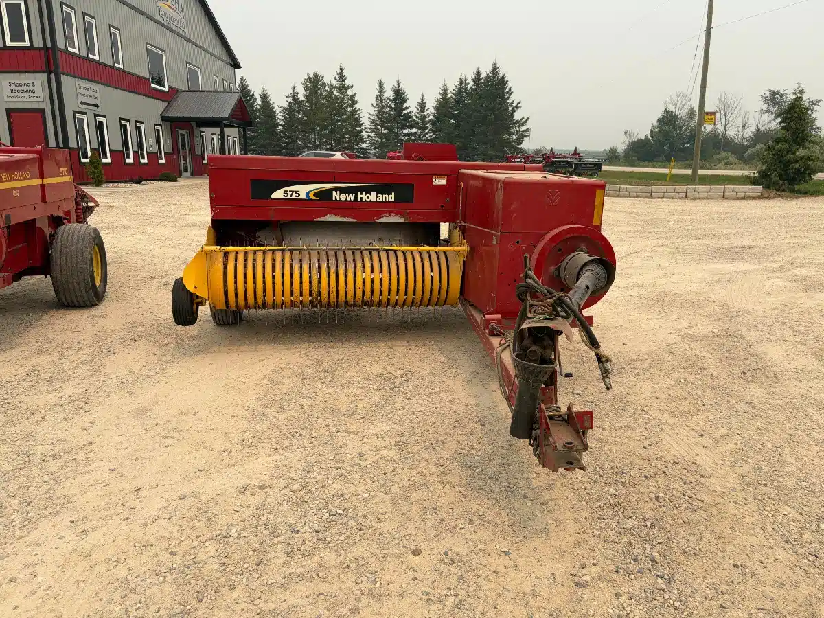 Gallery image 1 for New Holland 575 Square Baler - Small