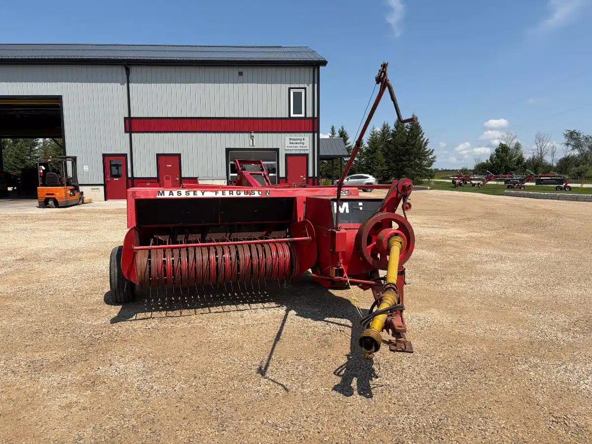 Gallery image 1 for Massey Ferguson 128 Square Baler - Small
