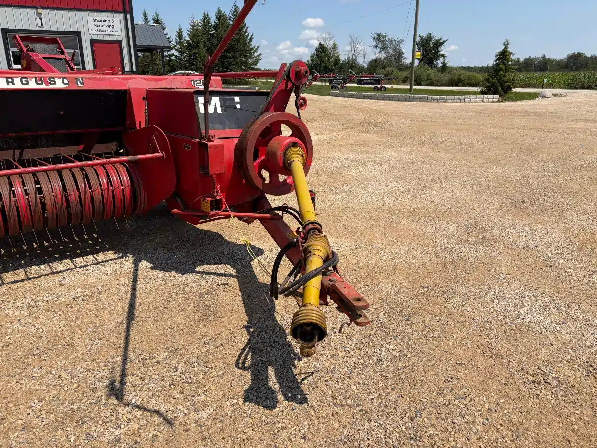 Gallery image 2 for Massey Ferguson 128 Square Baler - Small