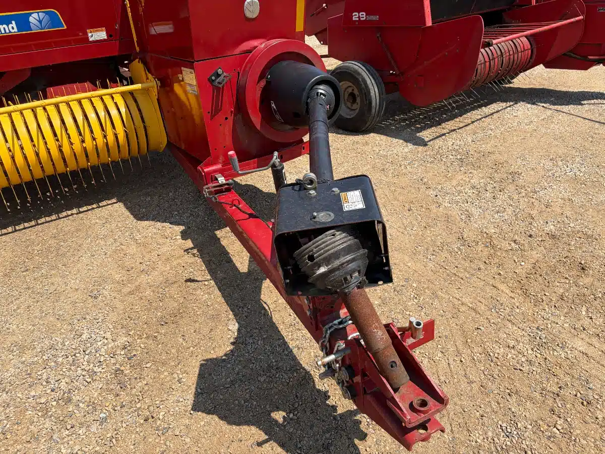 Gallery image 2 for New Holland BC5070 Square Baler - Small