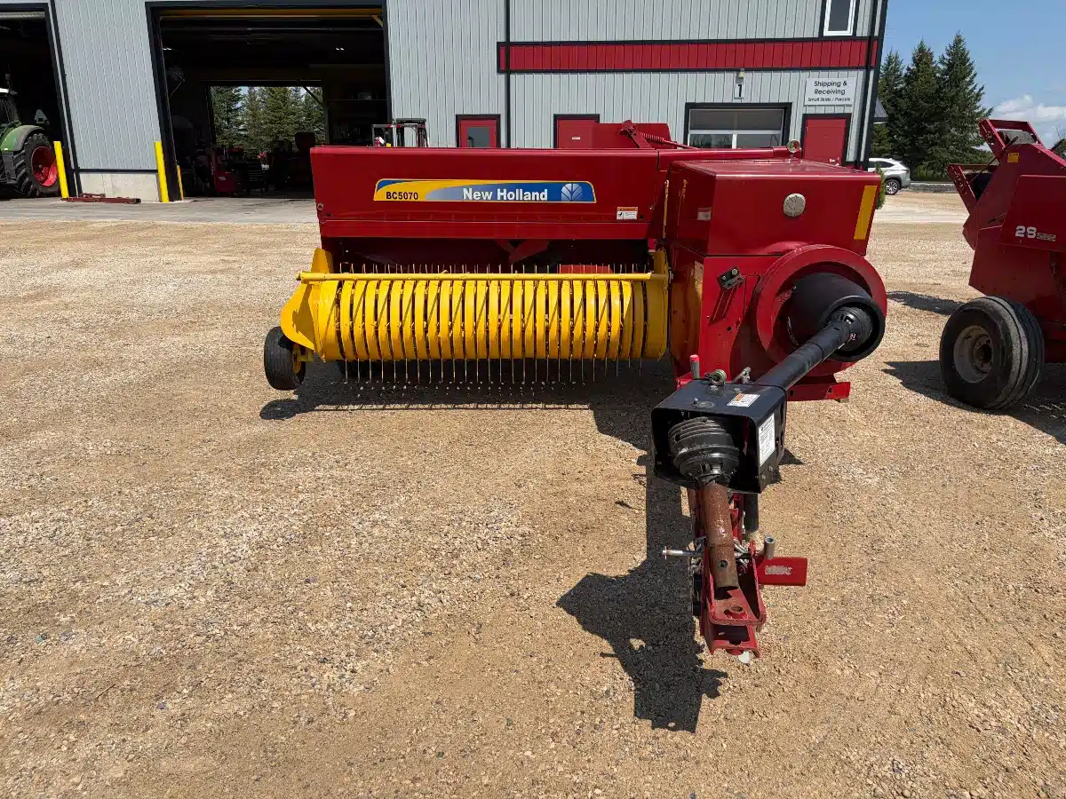 Gallery image 1 for New Holland BC5070 Square Baler - Small
