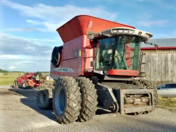 Gallery image 1 for 2007 Massey Ferguson 9895 Combine