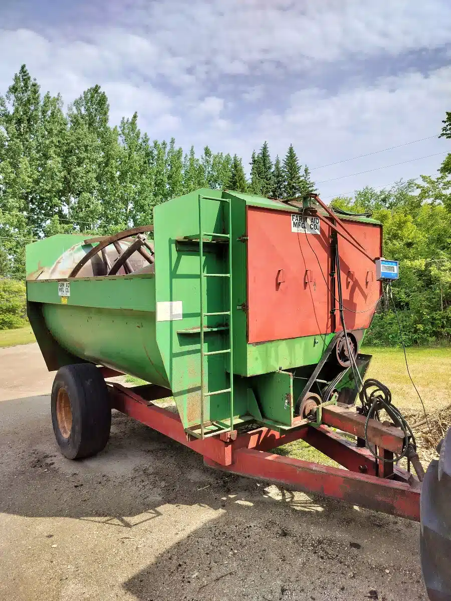 Used 1993 Farm Aid 410 TMR Mixer