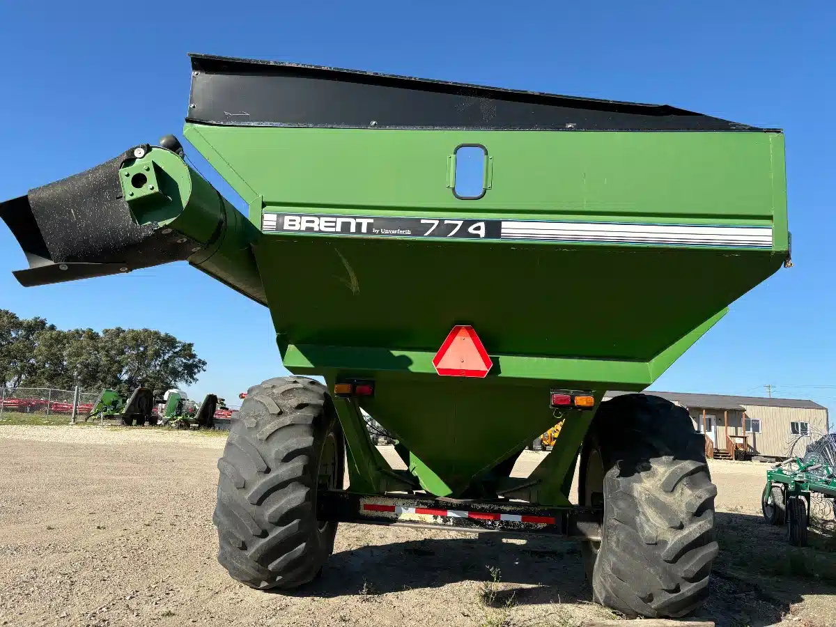 Gallery image 2 for Used 2010 Brent 774 Grain Cart