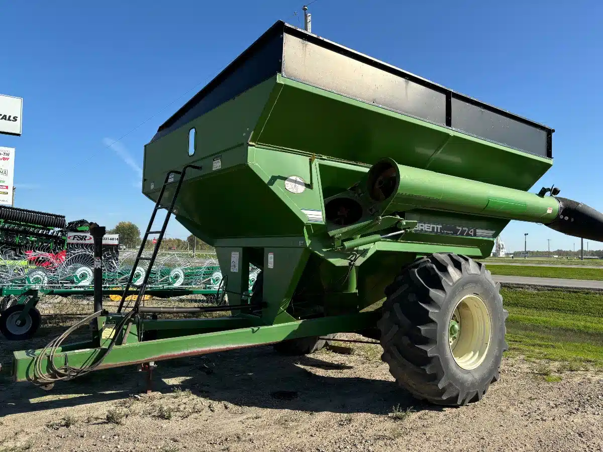 Gallery image 1 for Used 2010 Brent 774 Grain Cart