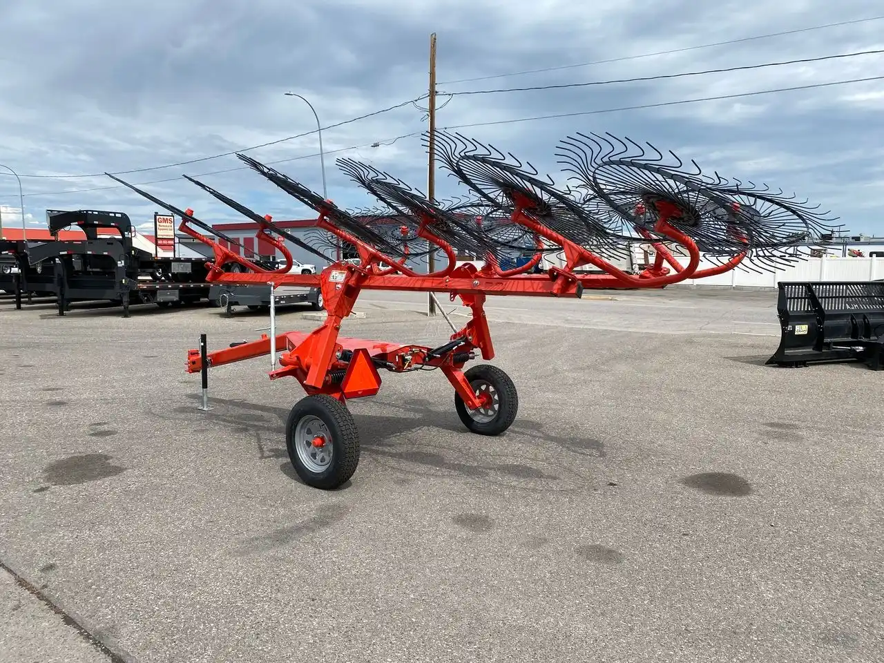 Gallery image 2 for New 2025 Kuhn SR 112 GII Rake