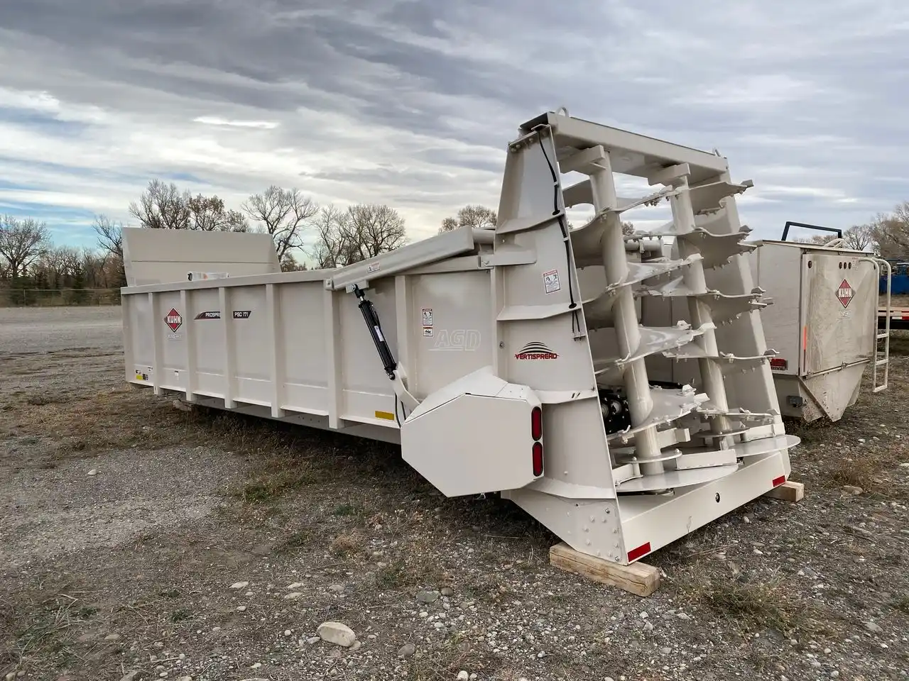 Gallery image 2 for New 2023 Kuhn Knight PSC 171 Manure Spreader