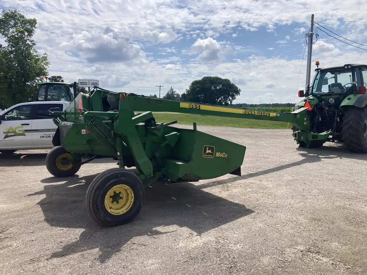 Gallery image 1 for Used 1998 John Deere 945 Disc Mower Conditioner