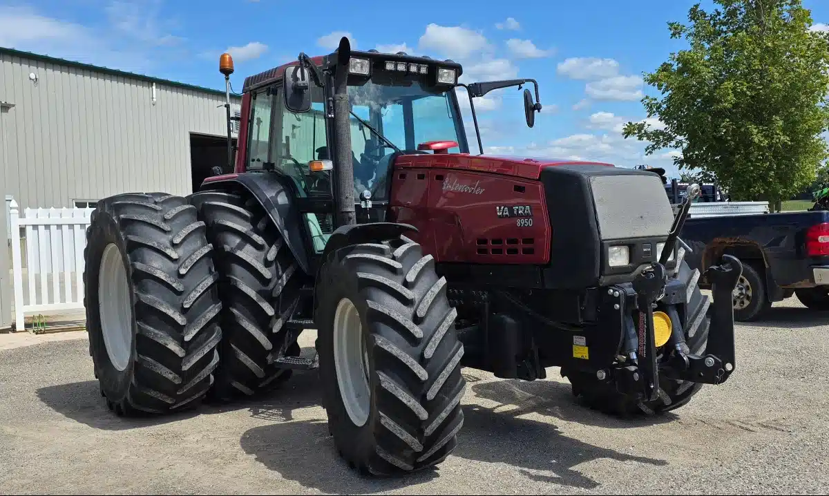 Gallery image 2 for Used Valtra 8950 Tractor