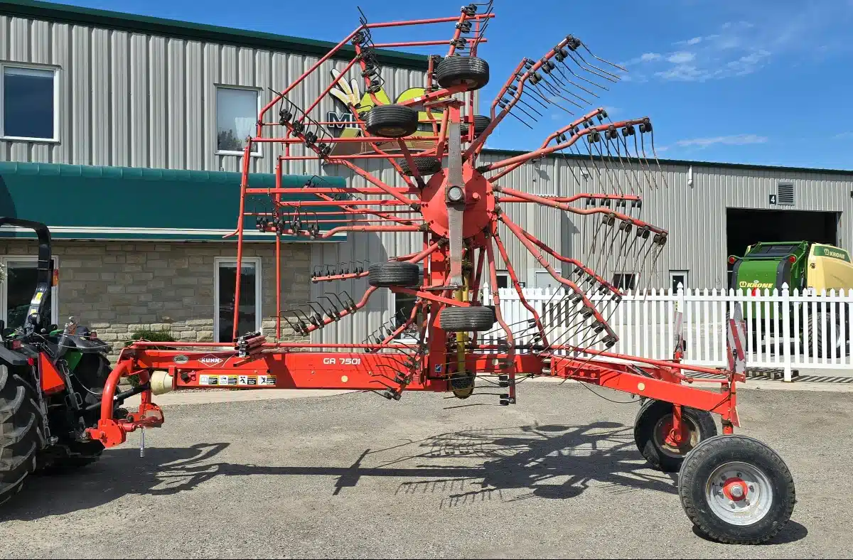 Gallery image 1 for Used Kuhn GA 7501 Rake