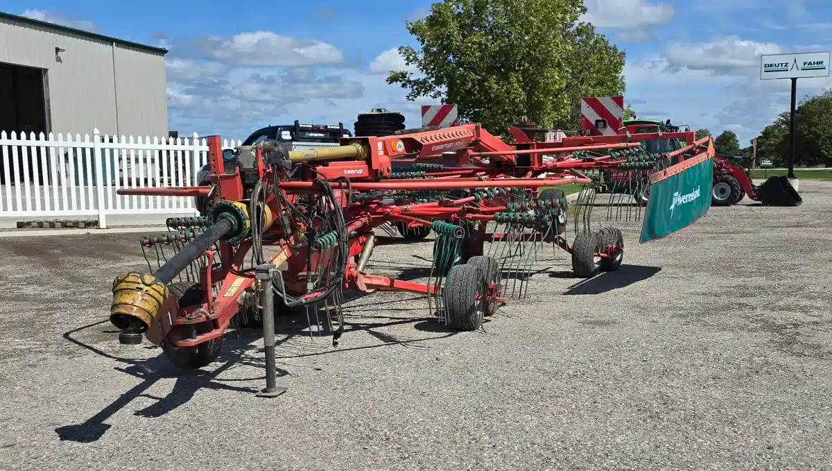 Gallery image 1 for Used 2010 Kverneland 9071S Rake