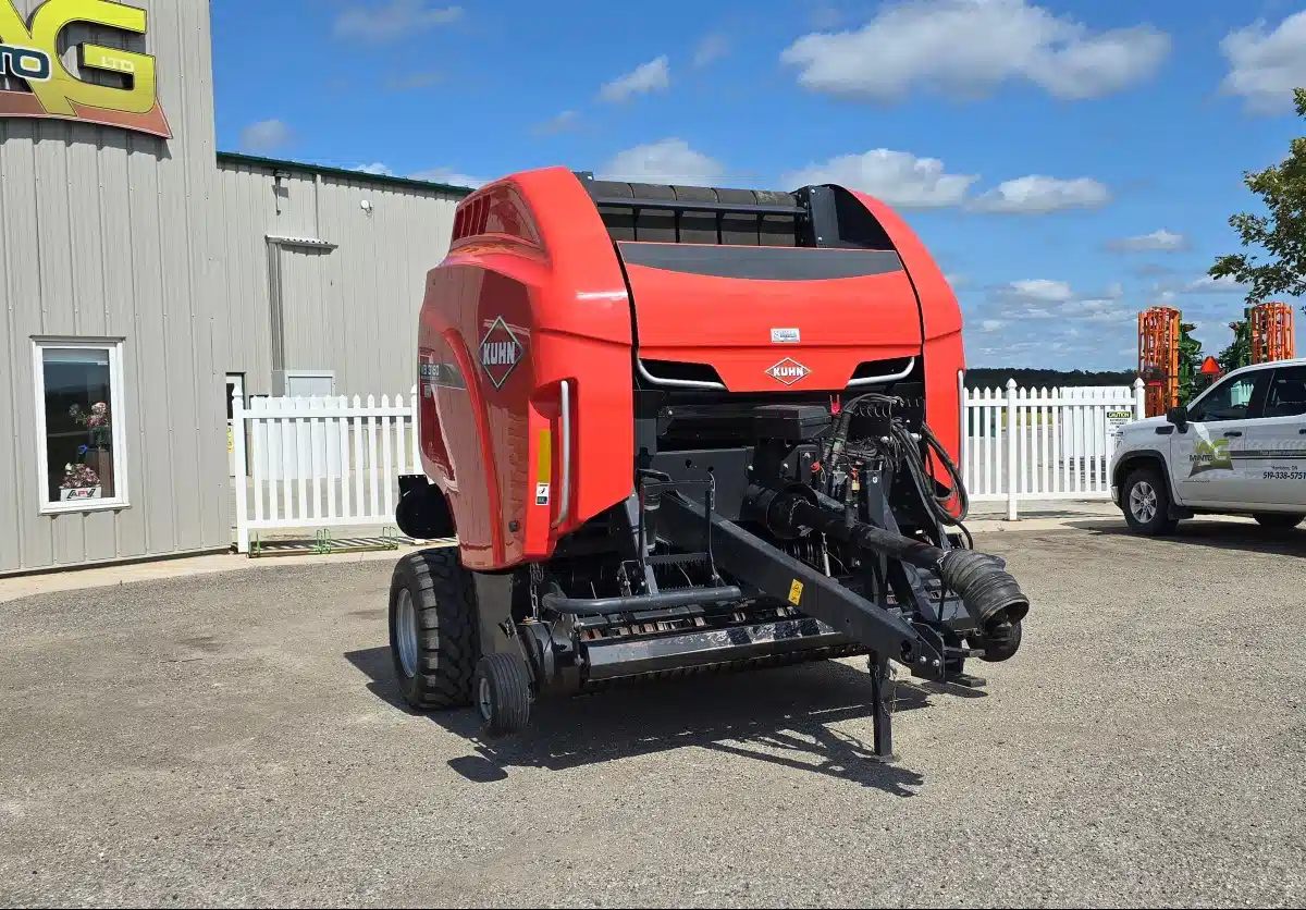 Gallery image 2 for Used 2019 Kuhn VB 3160 Round Baler