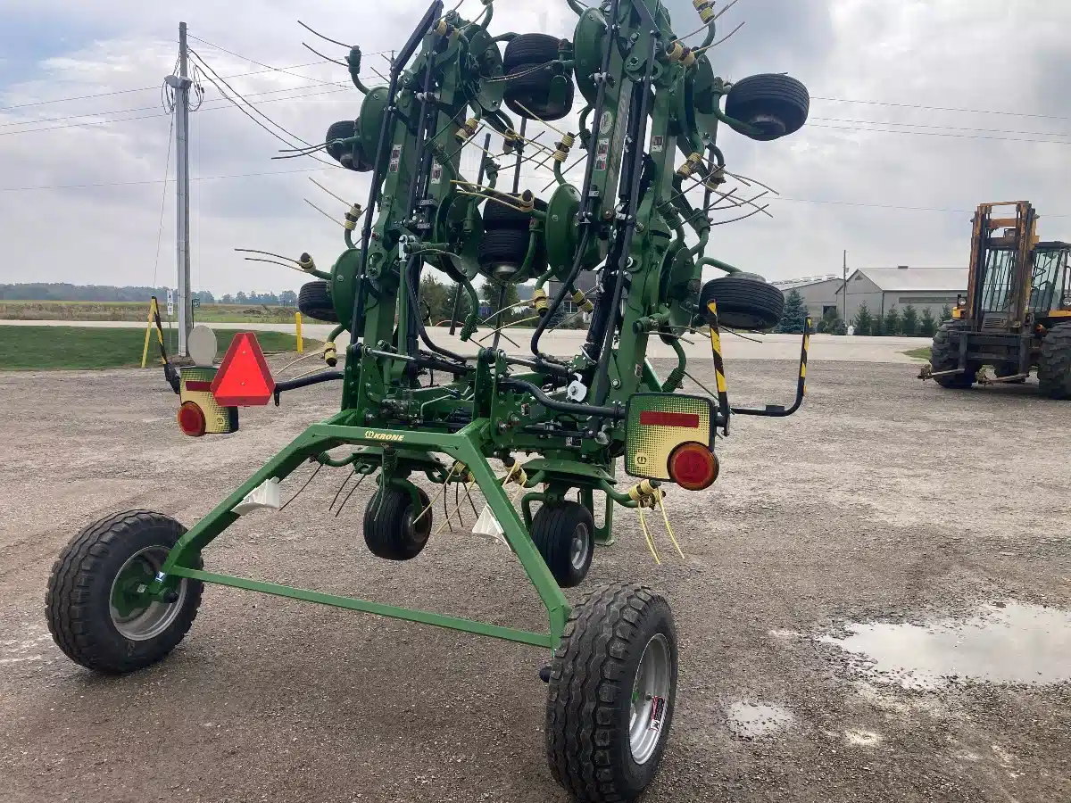 Gallery image 2 for Used 2023 Krone Vendro T1020 Tedder