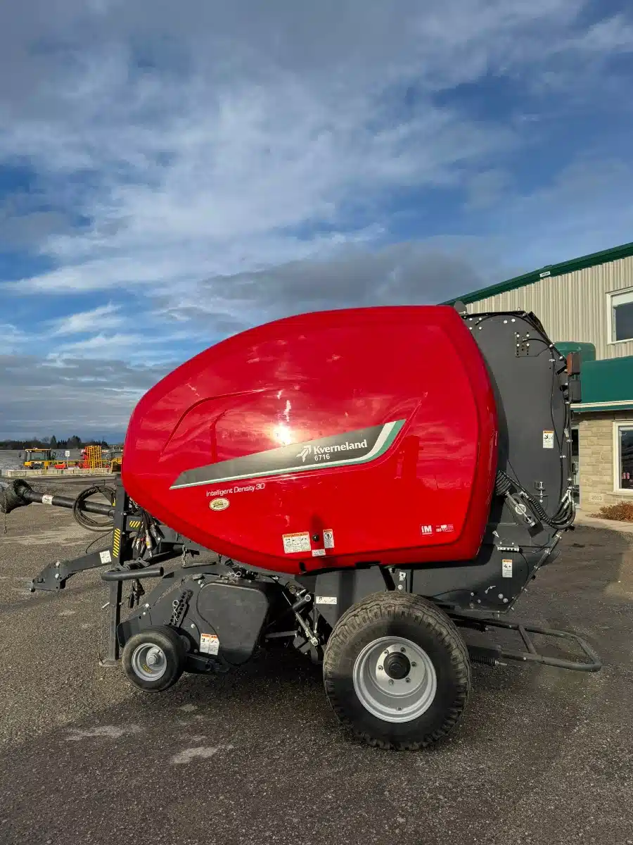 Gallery image 2 for Used 2018 Kverneland 6716 SUPERCUT-14 Round Baler