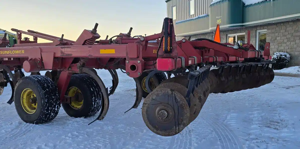 Gallery image 2 for Used 2003 Sunflower 4510-15 Disc Chisel