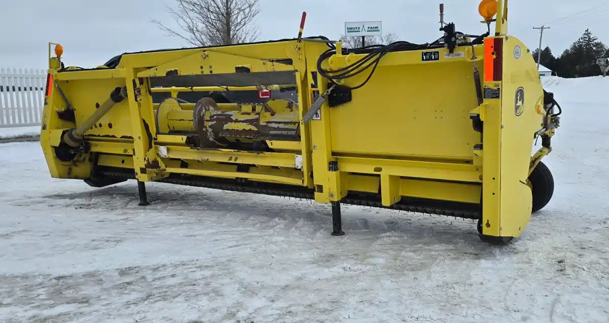 Gallery image 2 for Used 2011 John Deere 645C Header - Pickup