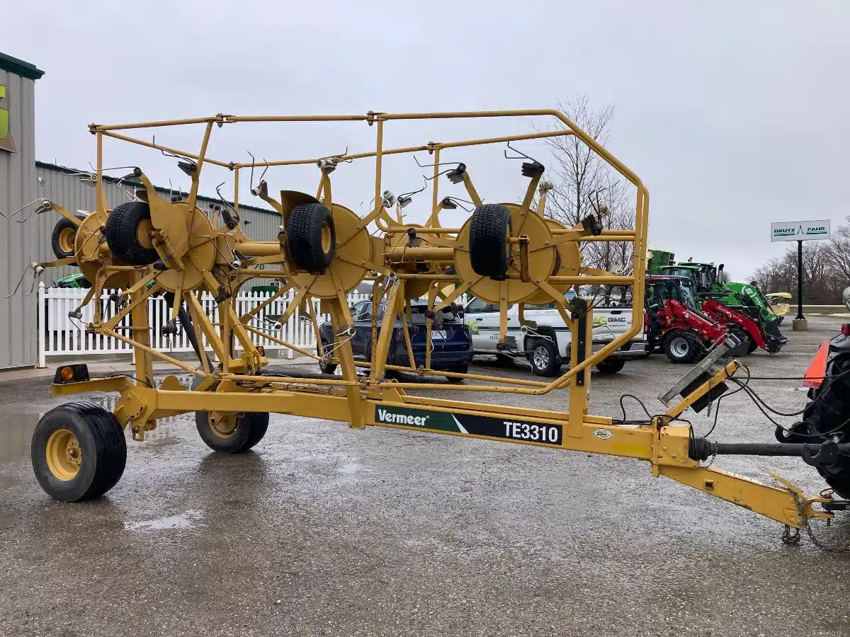 2021 Vermeer TE3310 Tedder