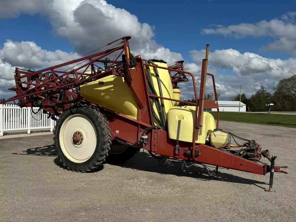 Gallery image 1 for 2002 Hardi NAVIGATOR 1100 Sprayer - Pull Type