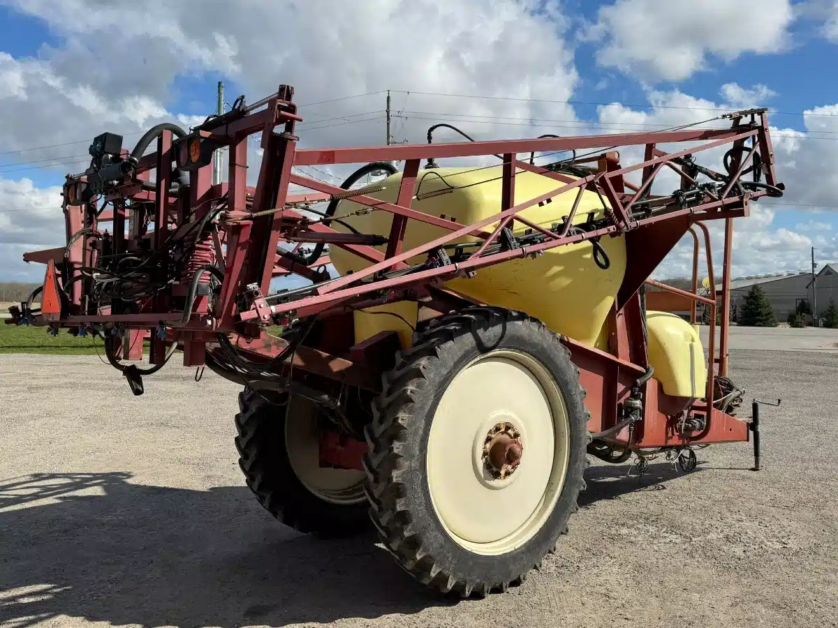 Gallery image 2 for 2002 Hardi NAVIGATOR 1100 Sprayer - Pull Type