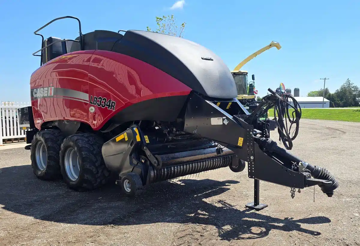 Photo de la Galerie 2 pour 2017 Case IH LB334R Presse à Balle Carrée/Large