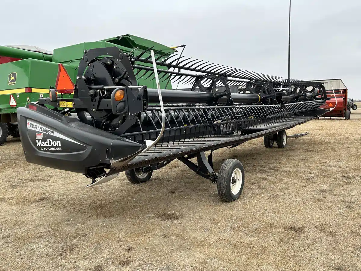 Gallery image 2 for Used 2016 MacDon FD75 Header Combine