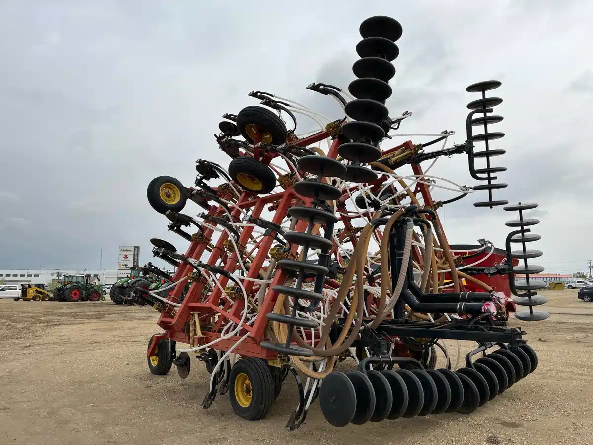 Gallery image 1 for Used 1996 Bourgault 8810-40 Air Drill
