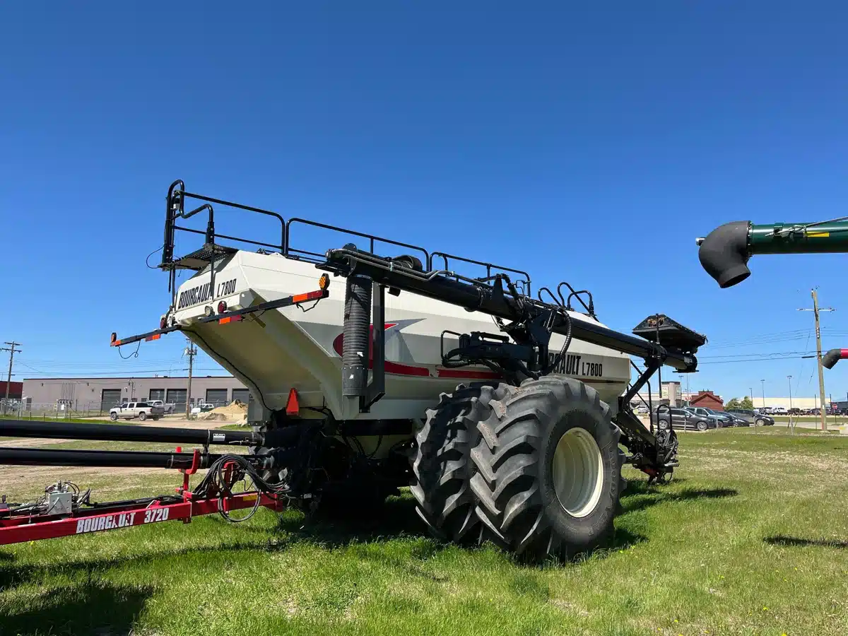 Gallery image 1 for 2016 Bourgault L7800 Air Cart