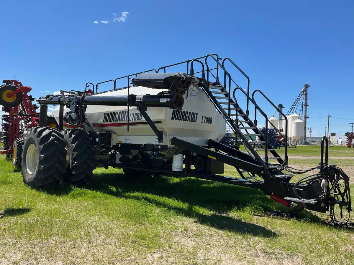Gallery image 2 for 2016 Bourgault L7800 Air Cart