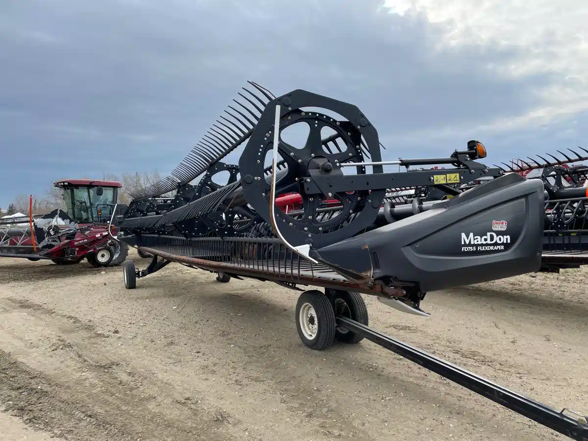 Gallery image 2 for Used 2016 MacDon FD75 Header Combine