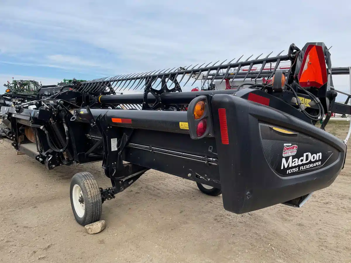 Gallery image 1 for Used 2016 MacDon FD75 Header Combine