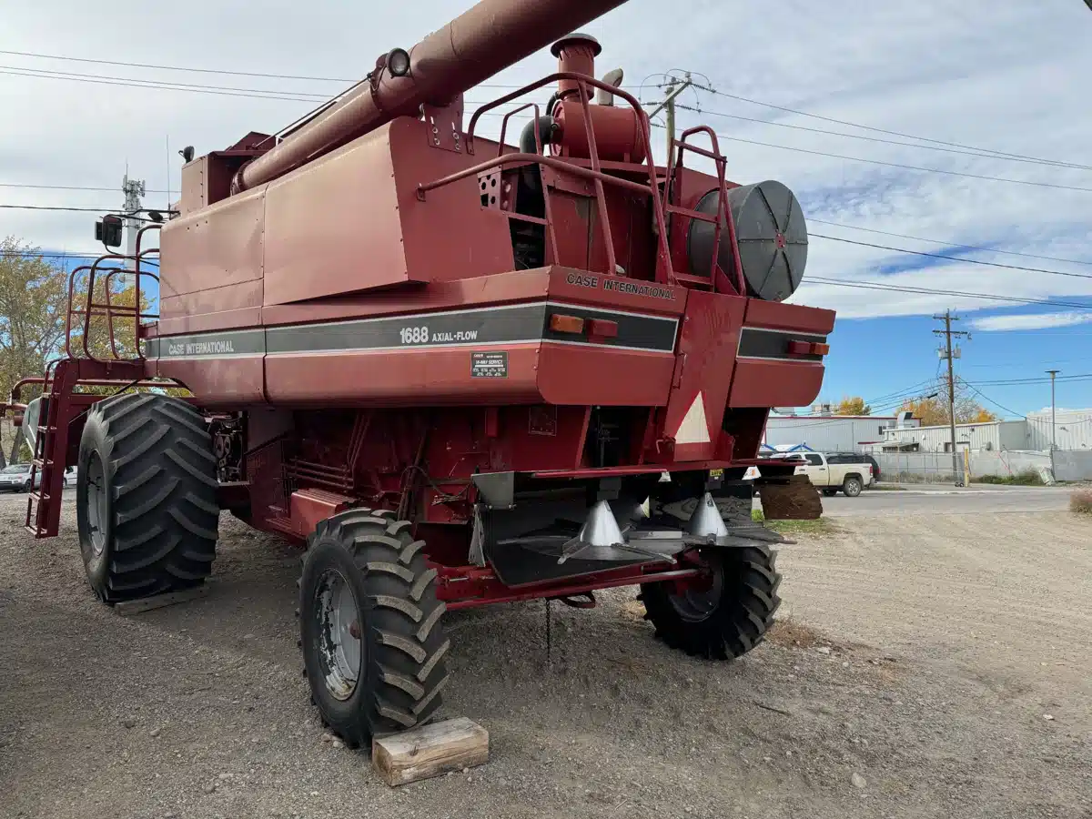 Gallery image 1 for Used 1993 Case IH 1688 Combine