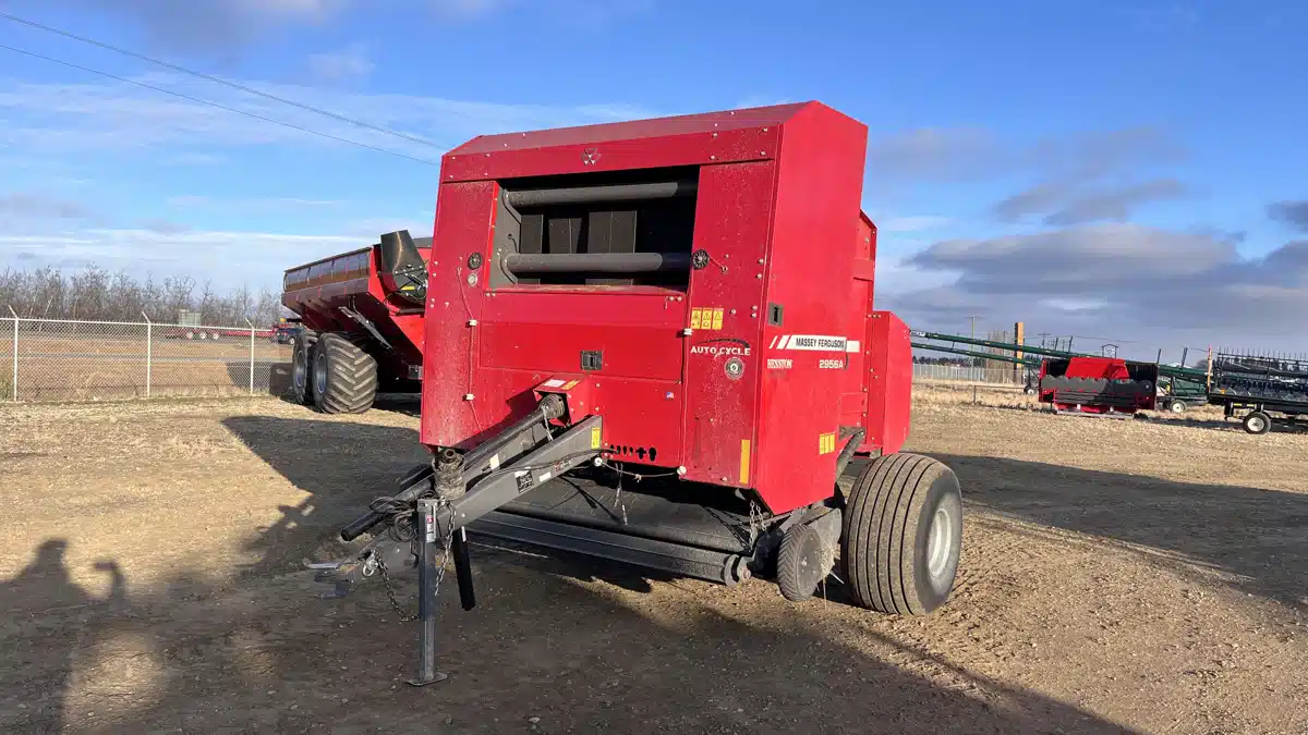 Image pour Usagé 2020 Massey Ferguson 2956A Presse à Balle Ronde