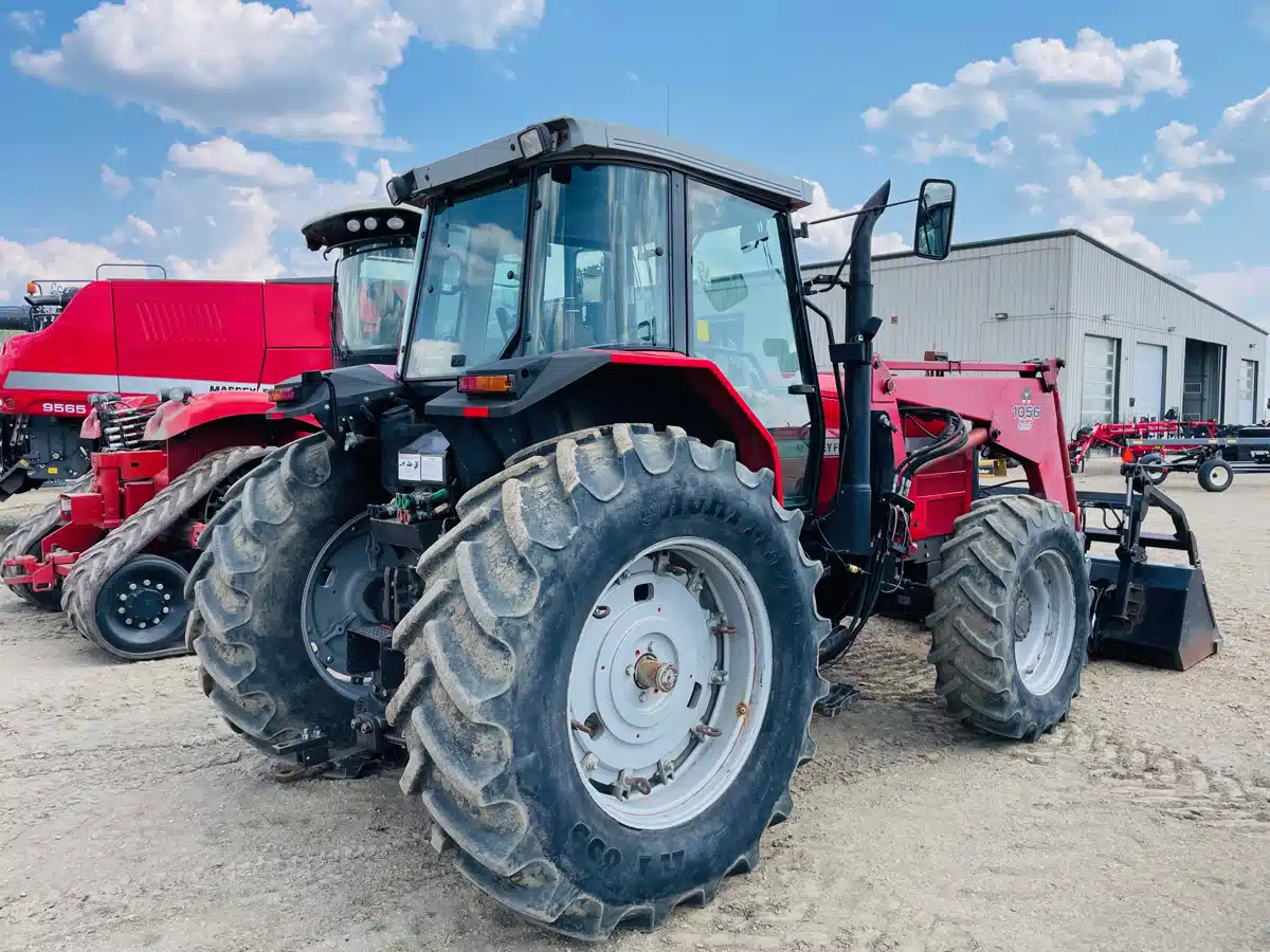 Gallery image 2 for Used 1997 Massey Ferguson 8140 Tractor Loader