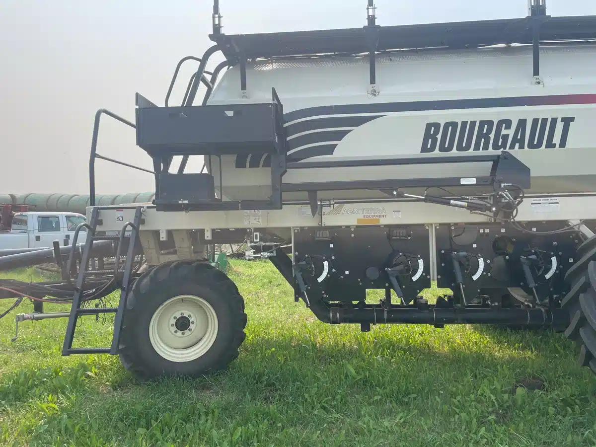 Gallery image 2 for Used 2016 Bourgault 6550 Air Seeder