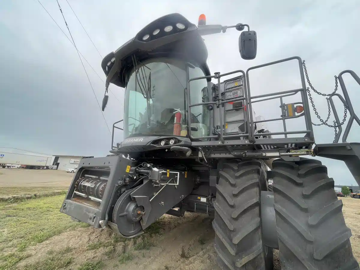 Gallery image 2 for Used 2023 Gleaner S97 Combine