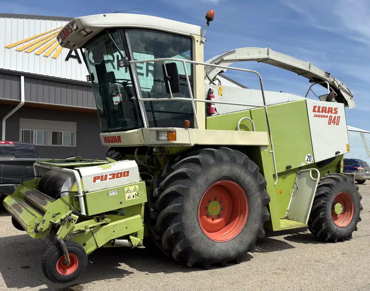 Gallery image 2 for Used 1997 CLAAS 840 Bale Chopper