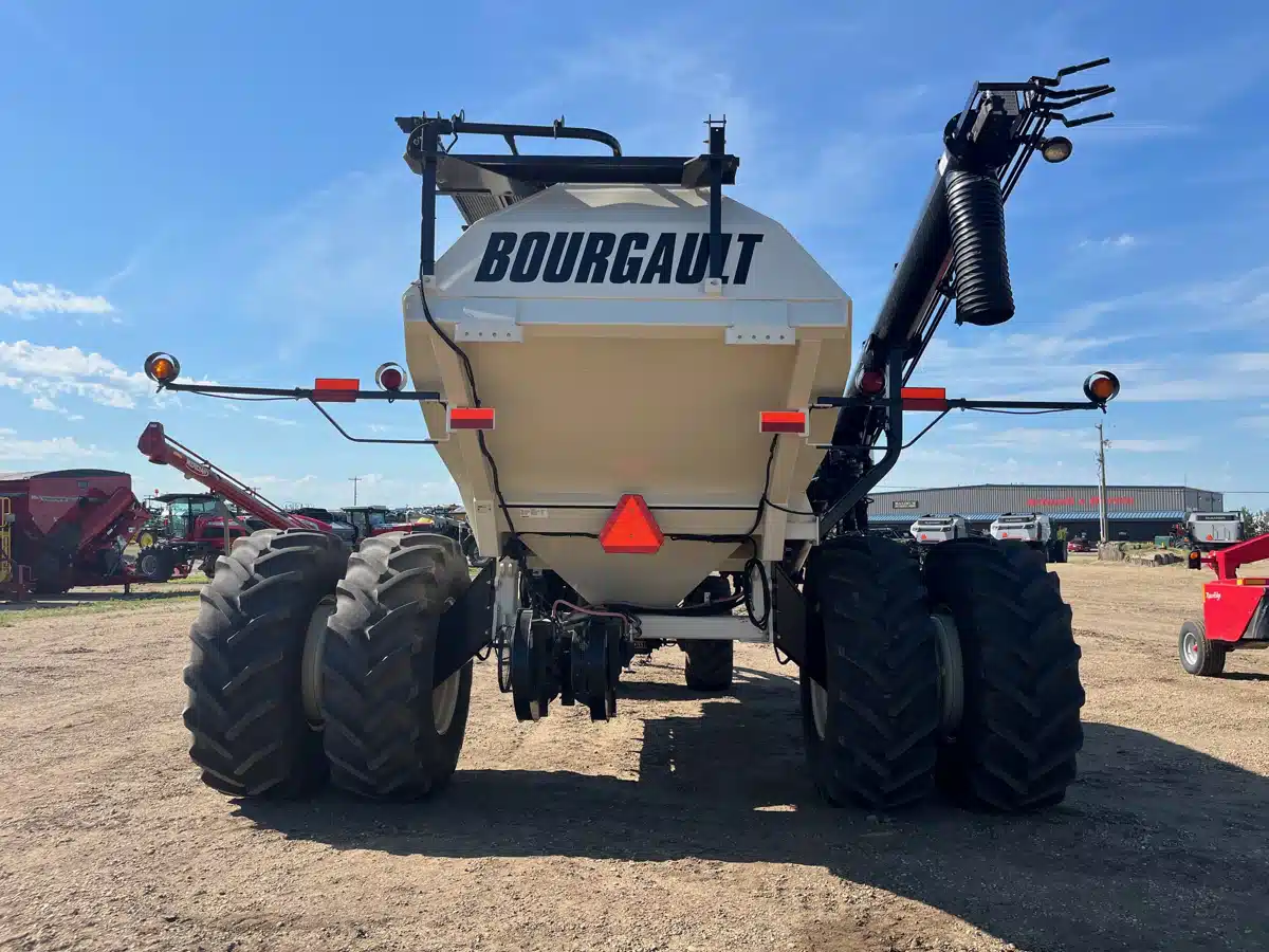 Gallery image 2 for Used 2012 Bourgault 6550 Air Seeder
