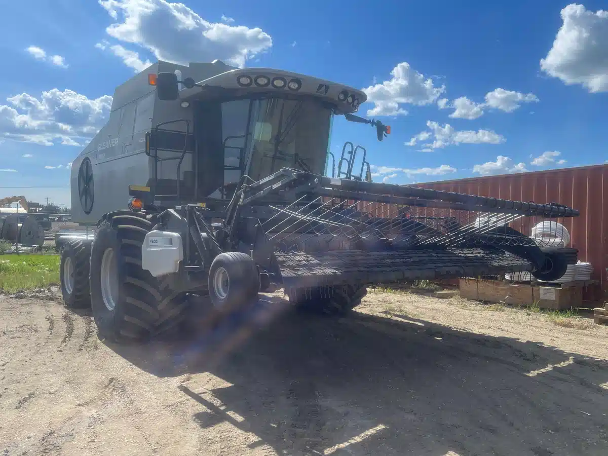 Gallery image 2 for Used 2009 Gleaner R66 Combine