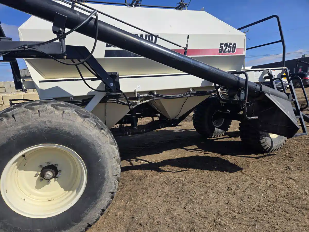 Photo de la Galerie 2 pour 2002 Bourgault 5250 Remorque pneumatique