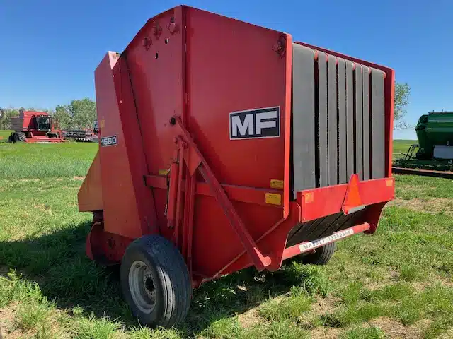 Gallery image 2 for Used 1986 Massey Ferguson 1560 Round Baler