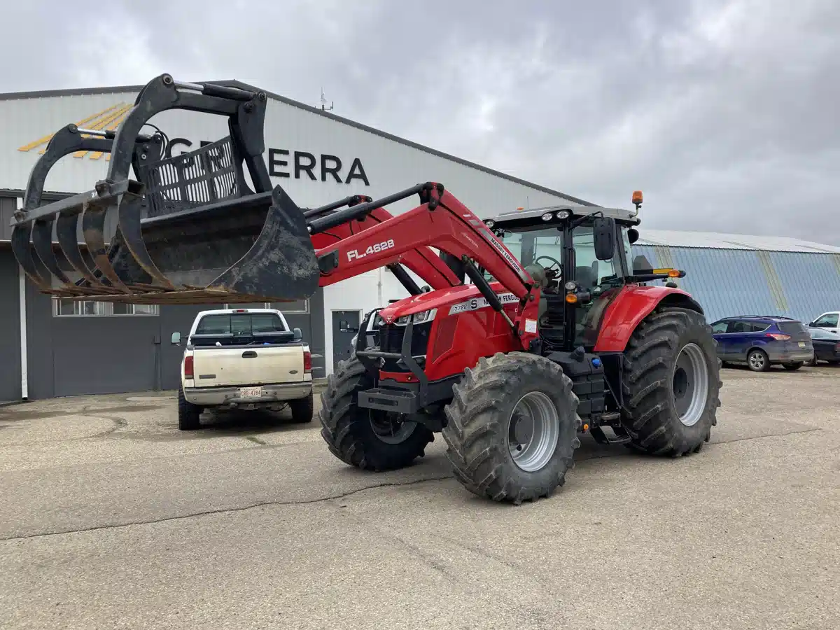Gallery image 1 for Used 2020 Massey Ferguson 7722 Tractor