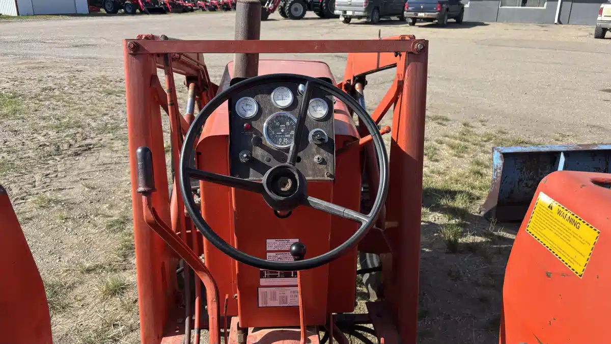 Gallery image 2 for Used 1973 Allis Chalmers 170 Tractor