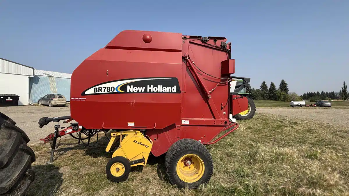 Gallery image 1 for 2006 New Holland BR780A Round Baler