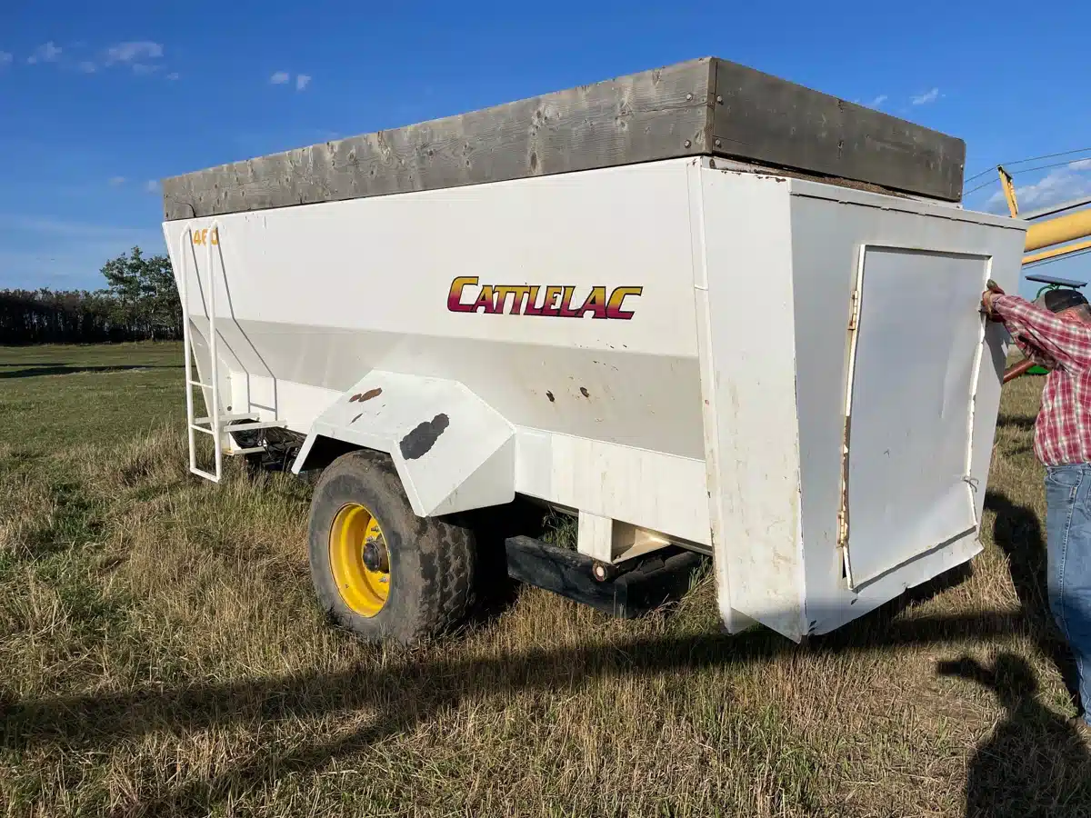 Gallery image 2 for Used 2014 Cattlelac 460 TMR Mixer