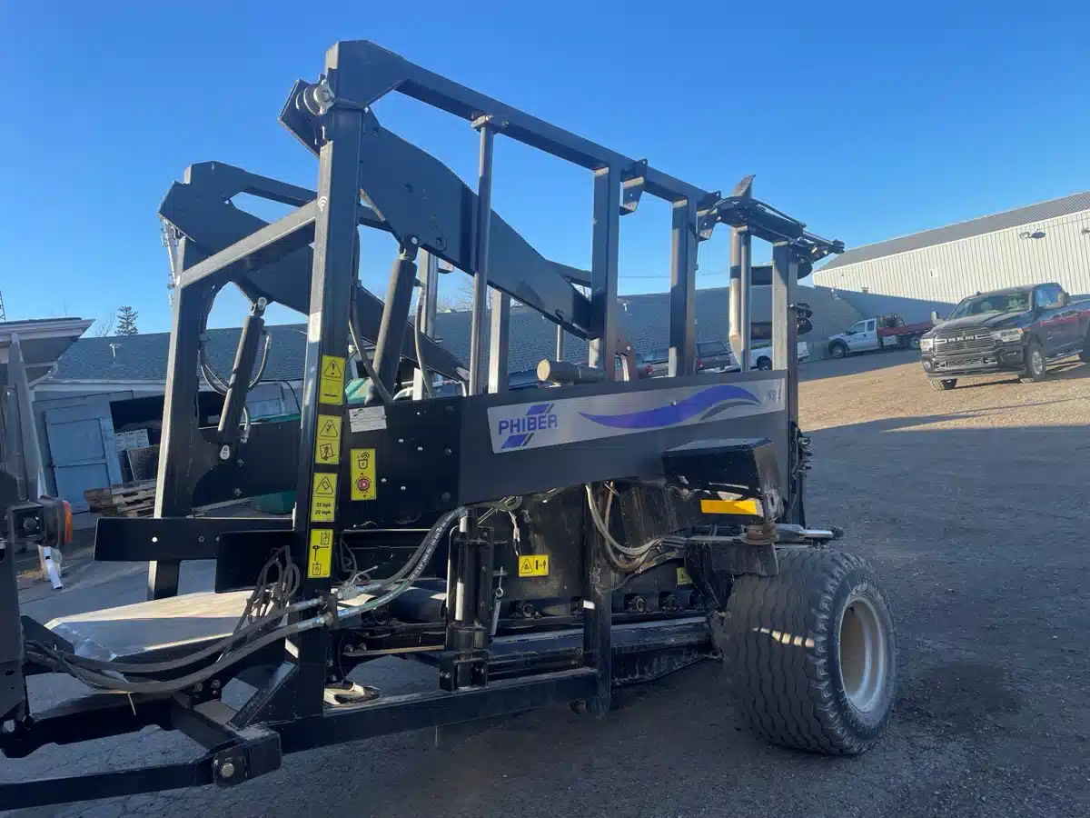 Gallery image 2 for Used 2022 Massey Ferguson 2270XD Square Baler - Large