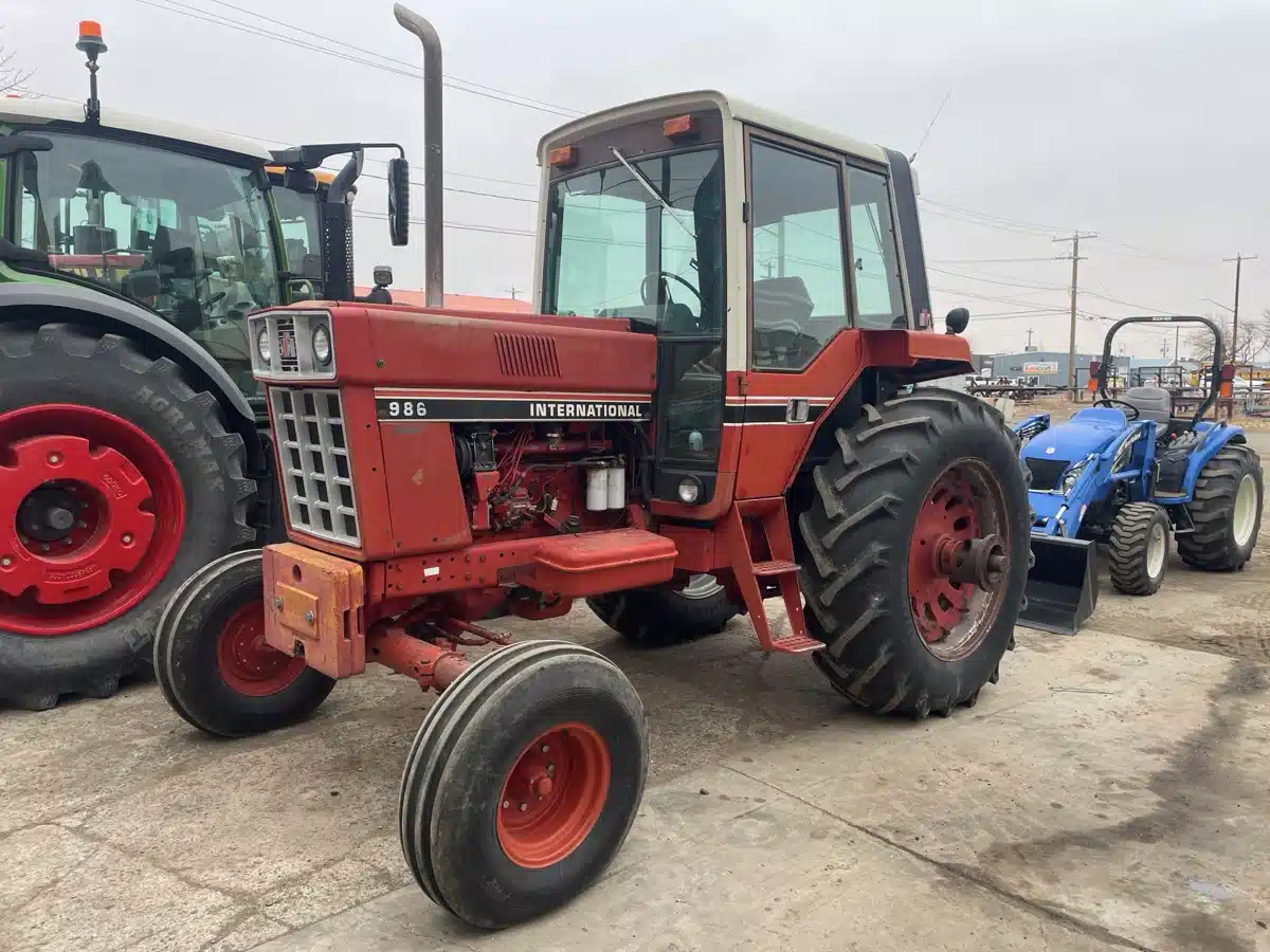 Gallery image 2 for Used 1977 International Harvester 986 Tractor