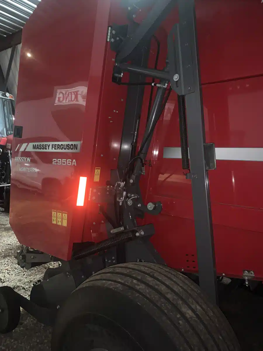 Gallery image 2 for 2018 Massey Ferguson 2956A Round Baler