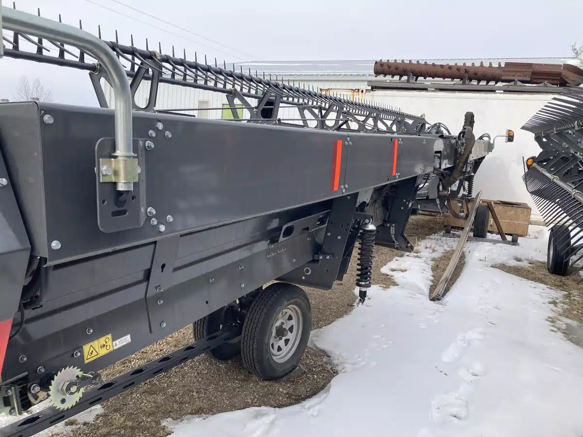 Gallery image 1 for 2023 Massey Ferguson 5400-35 Header